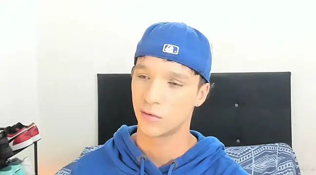 angelcortes online show from January 13, 5:55 am