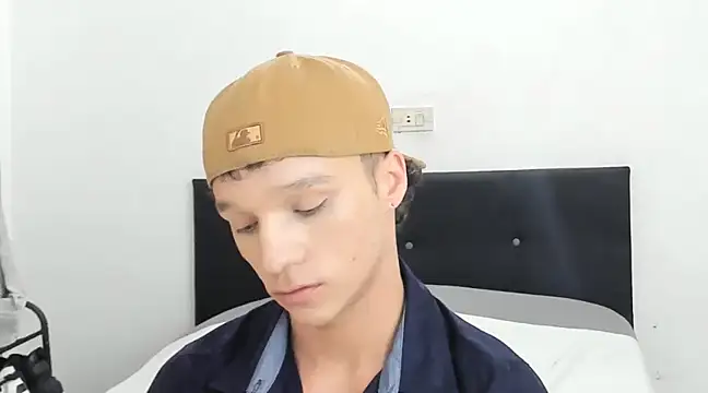 angelcortes online show from December 31, 2:14 pm