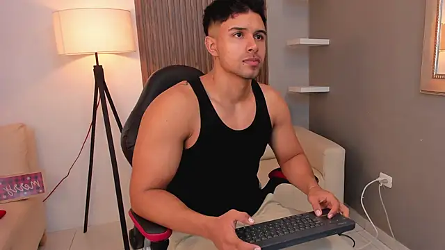 liam collins21 online show from December 14, 11:39 am