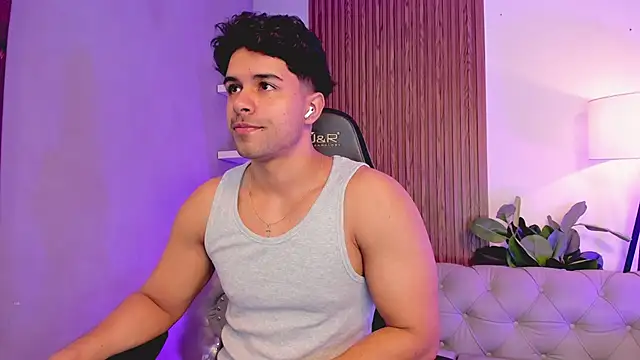 liam collins21 online show from December 15, 11:51 am