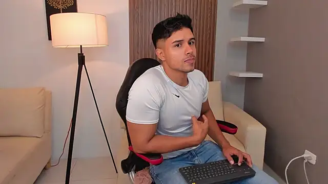 liam collins21 online show from December 27, 11:39 am