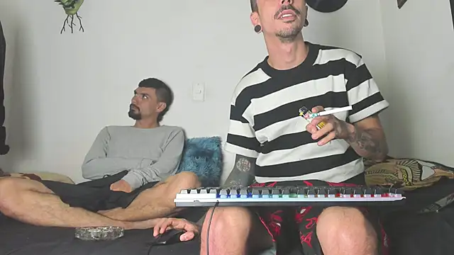 Aaron BigDickxxx online show from March 25, 9:46 am