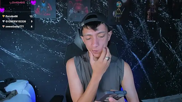 DereckCooperr online show from April 10, 8:49 pm