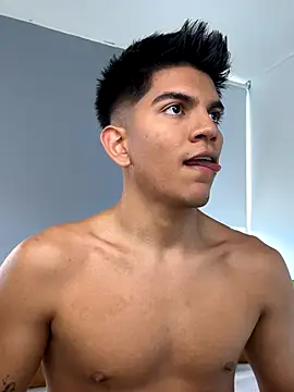 santiago 01 online show from November 27, 8:01 pm