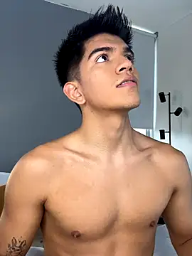 santiago 01 online show from December 4, 10:17 pm