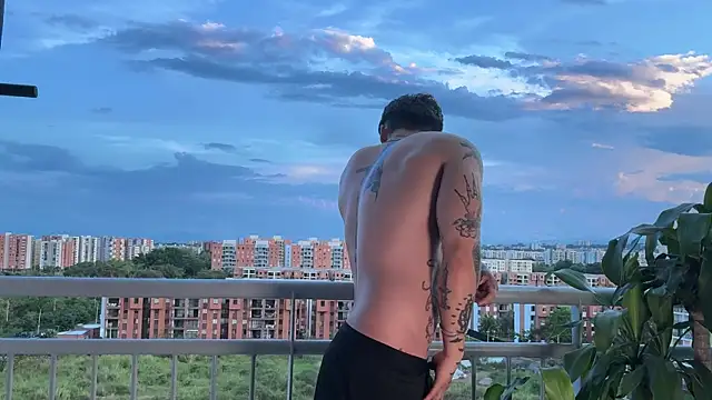 dantecoppolaa  online show from April 18, 11:04 pm