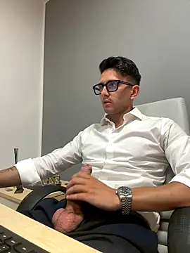 Snapshot of masterboss_ chatting on September 17, 11:44 am masterboss online show from September 17, 11:44 am