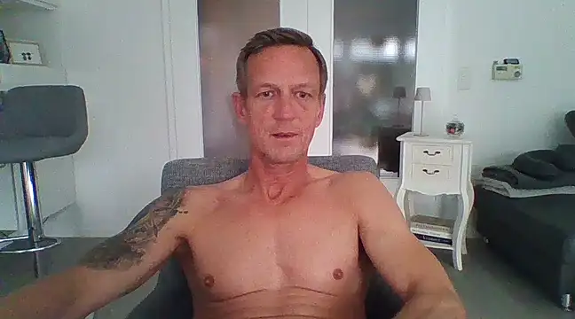 Snapshot of dirks71 chatting on February 22, 11:35 am dirks71 online show from February 22, 11:35 am