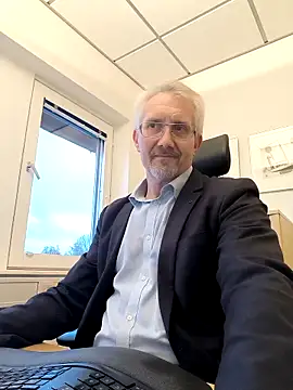 tom-swede online show from October 27, 3:36 pm