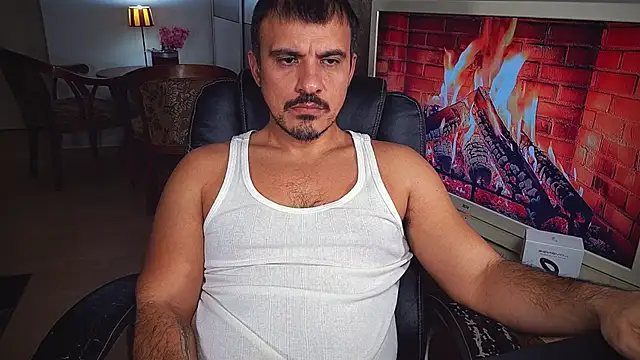 officeman7 online show from December 7, 5:31 pm