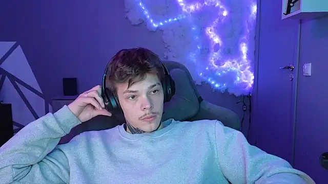 DENIS HERE online show from December 19, 1:29 pm