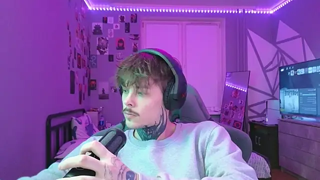 DENIS HERE online show from February 11, 5:07 pm