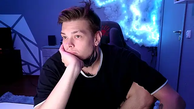 DENIS HERE online show from December 4, 5:00 pm