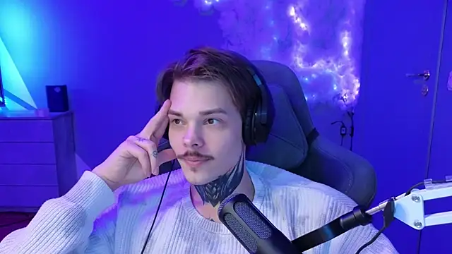 DENIS HERE online show from February 1, 8:37 pm