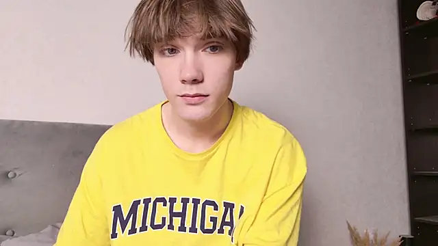 Snapshot of callmenineoneseven chatting on October 30, 5:47 pm callmenineoneseven online show from October 30, 5:47 pm