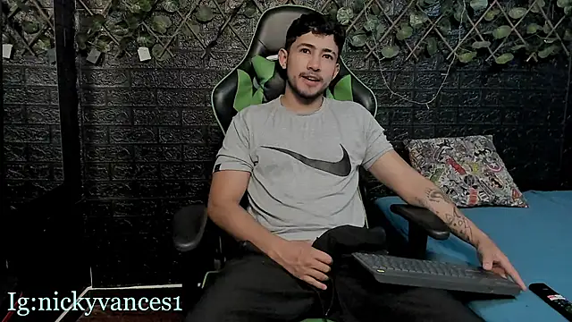 Snapshot of nicky_vances chatting on October 22, 6:43 pm nicky vances online show from October 22, 6:43 pm
