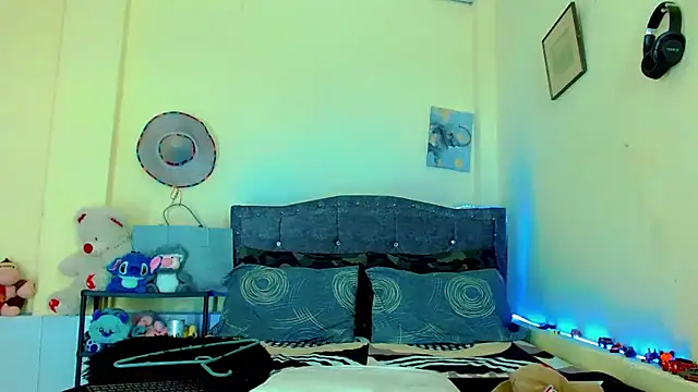 Liamscott  online show from April 6, 7:25 pm