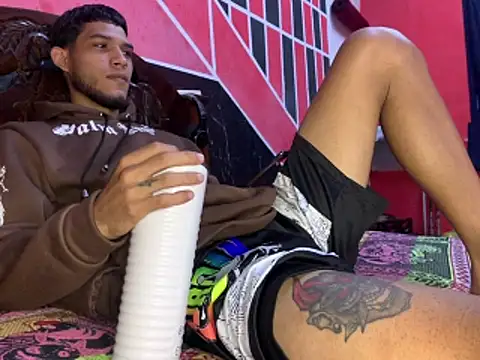 tanned boy online show from April 5, 5:20 pm