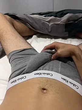 h0rnyguy001 online show from November 2, 10:25 pm