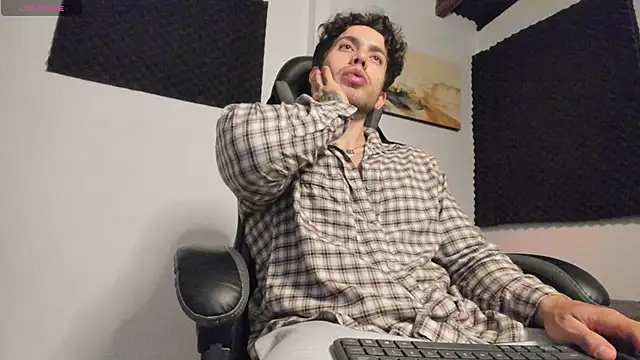 LucianSinclair online show from April 3, 9:55 pm