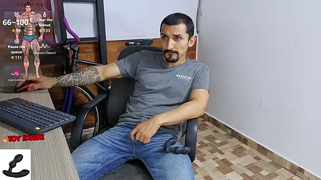 Snapshot of Marck_Muscle chatting on October 12, 4:28 am Marck Muscle online show from October 12, 4:28 am
