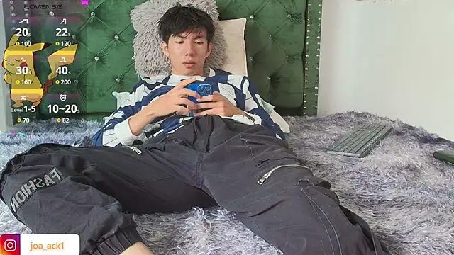 Levii Ackermann online show from December 13, 4:38 pm