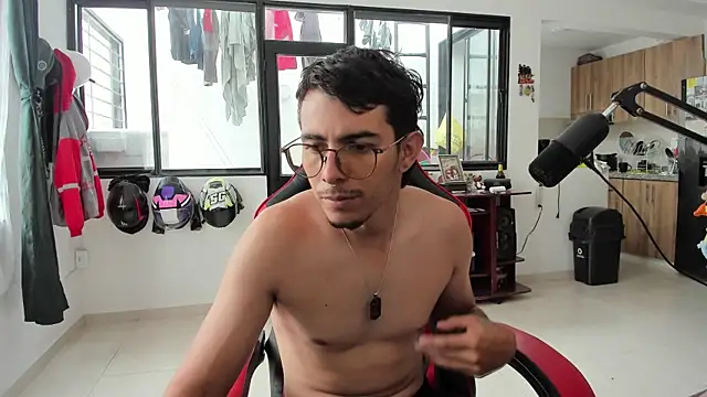 MauroD17 online show from April 11, 3:26 pm