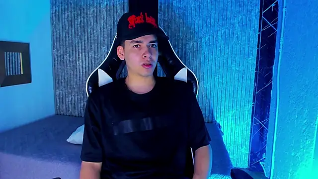 Mike 0233  online show from December 14, 4:30 am