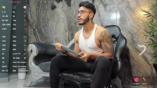 Liam Kleiin online show from December 26, 11:32 am