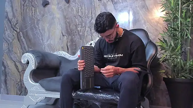 Liam Kleiin online show from February 8, 11:55 am