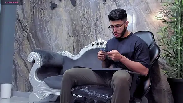 Liam Kleiin online show from January 13, 11:30 am