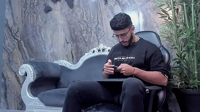 Liam Kleiin online show from December 14, 11:29 am