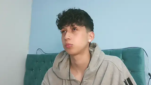  Thomas hot  online show from April 17, 5:54 am