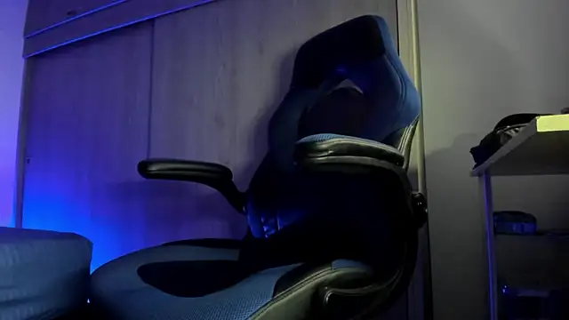 male pussy online show from January 5, 8:45 pm