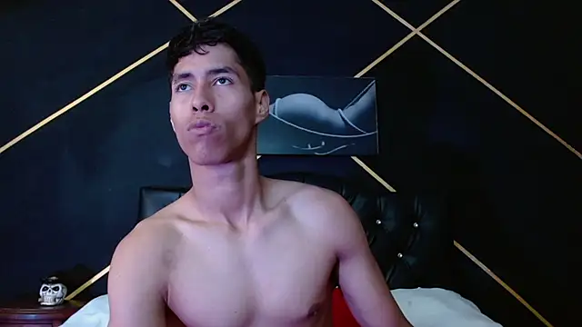 max padraig online show from December 10, 7:00 pm