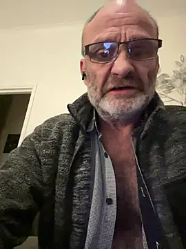 Shyboy817 online show from February 15, 4:29 am