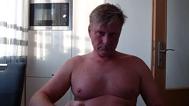 Snapshot of johnnym1 chatting on October 20, 3:27 pm johnnym1 online show from October 20, 3:27 pm