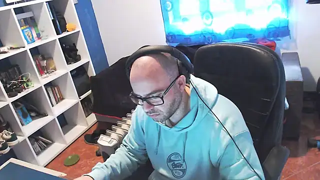 ravingr4d4 online show from February 24, 9:21 am