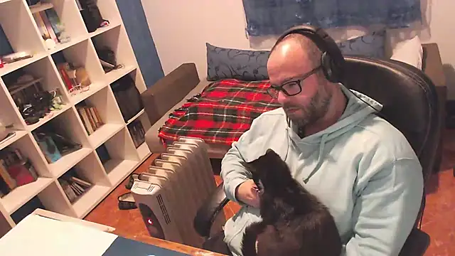 ravingr4d4 online show from March 10, 10:24 pm