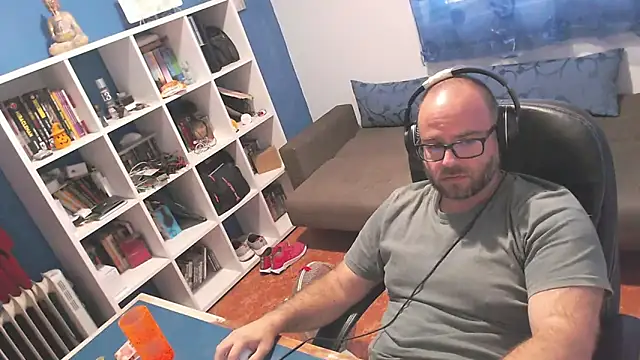 ravingr4d4 online show from September 20, 3:12 pm