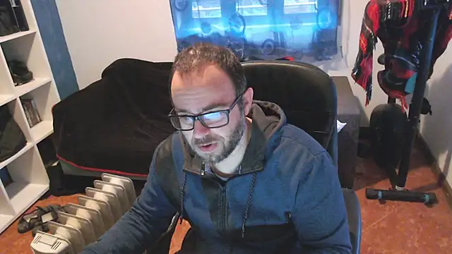 ravingr4d4 online show from February 7, 9:05 am