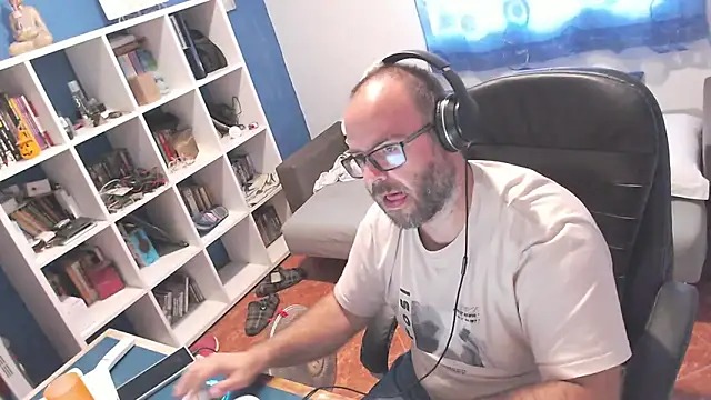 ravingr4d4 online show from September 30, 1:14 pm