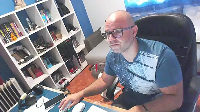 ravingr4d4 online show from October 8, 8:18 am