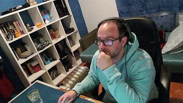 ravingr4d4 online show from January 18, 9:55 pm