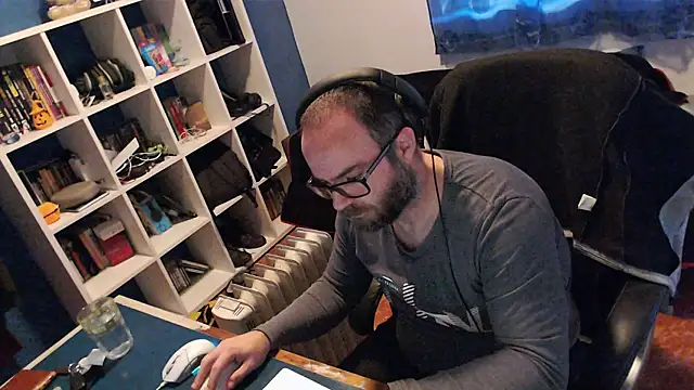 ravingr4d4 online show from January 10, 9:34 am