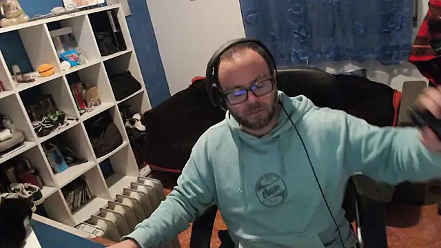 ravingr4d4 online show from February 3, 9:50 pm