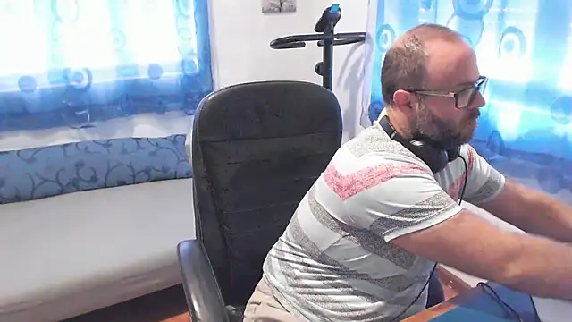 ravingr4d4 online show from October 2, 1:26 pm