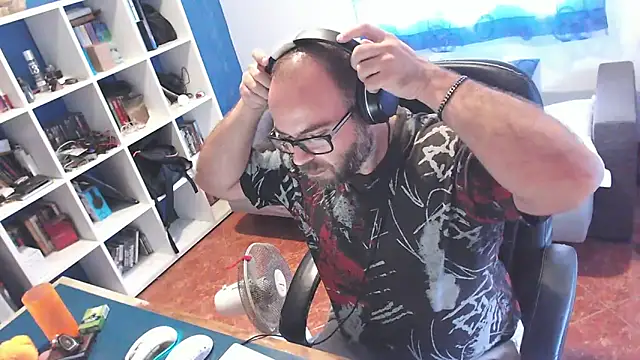 ravingr4d4 online show from October 3, 1:27 pm