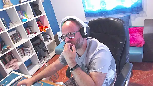 ravingr4d4 online show from June 3, 2:33 pm