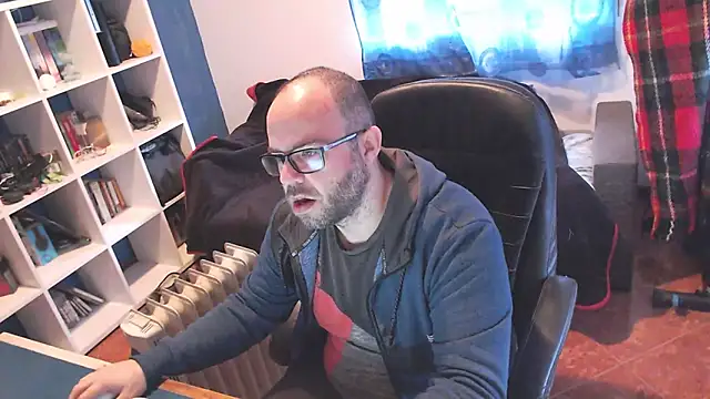 ravingr4d4 online show from March 7, 9:07 am